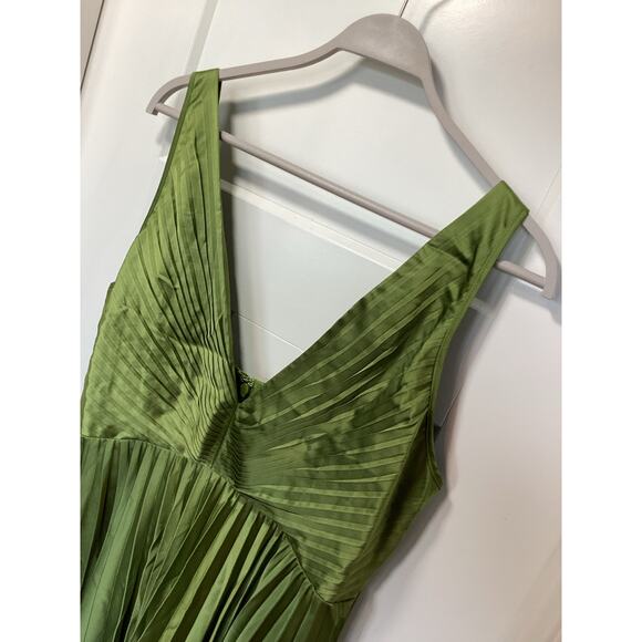 NWT Abercrombie & Fitch Women's The A&F Giselle Pleated Mini Dress Green Size XL - Picture 3 of 14